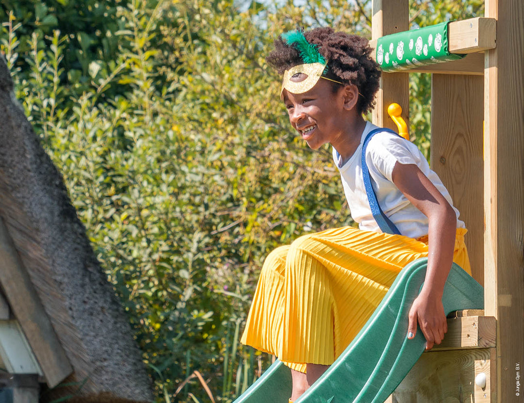 Jungle Cottage | Wooden climbing frame with swing